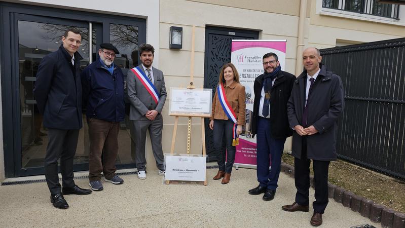 Inauguration de la résidence Harmonia le 28 mars 2025 : de gauche à droite Jean-Xavier Boin DGA de ADI Promotion, Michel Bancal Président de Versailles Habitat, Thomas Mengelle-Touya maire de Jouars-Pontchartrain, Anne-Sophie Ronceret députée, Nicolas Ventre Sous-Préfet  et Eric Le Coz DG de Versailles Habitat